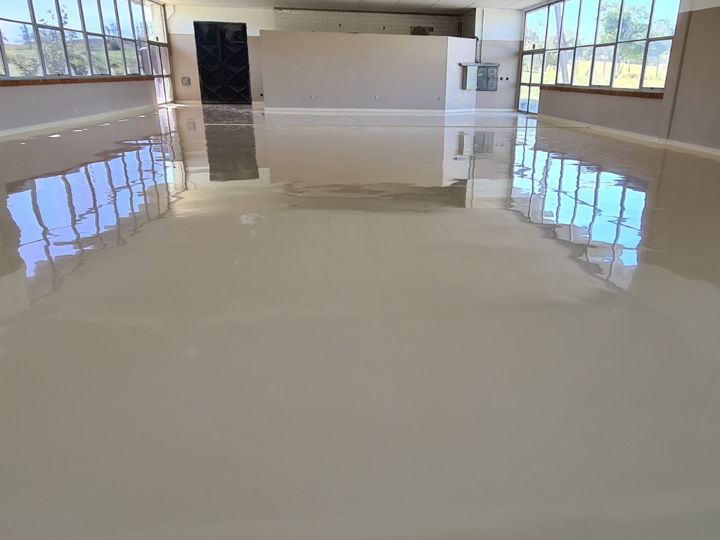 Piso epóxi para indústria metalúrgica