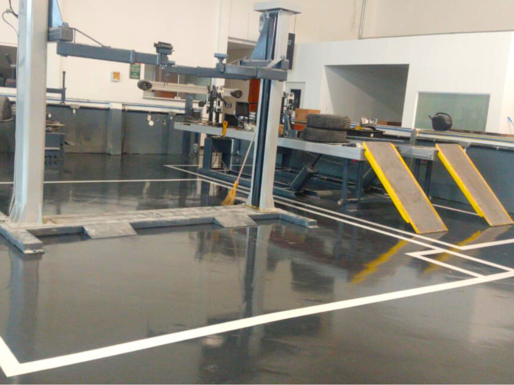 Piso epóxi oficina mecânica