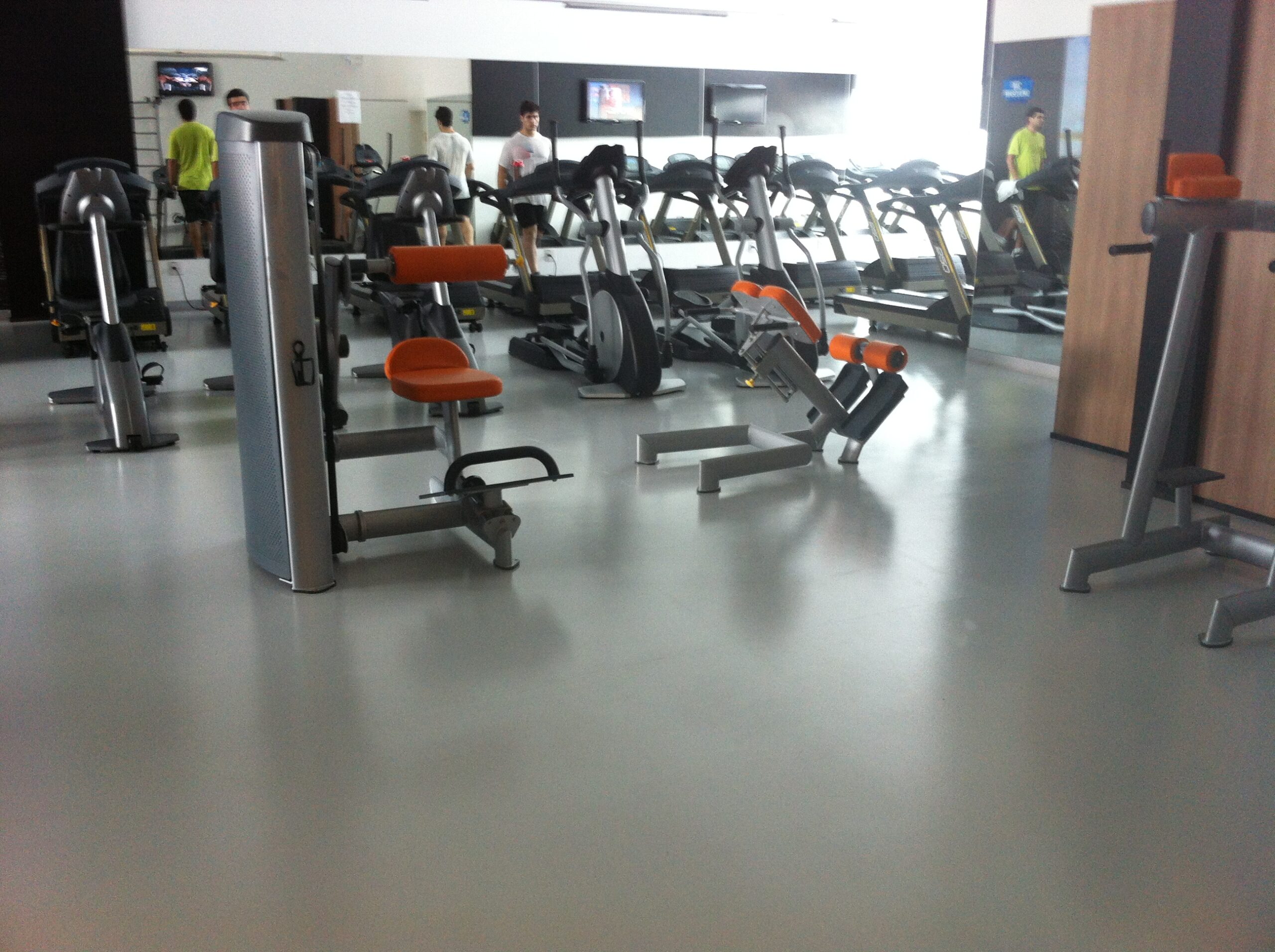 piso antiderrapante em academias