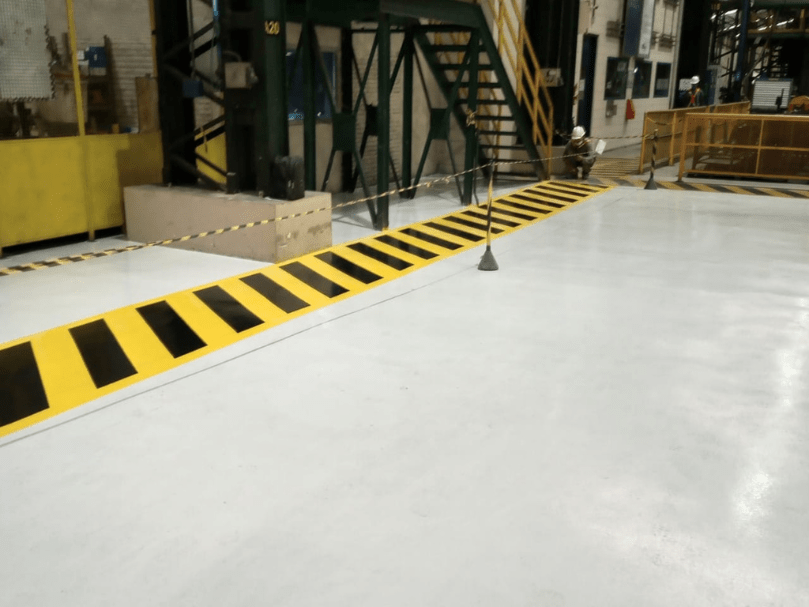 Faixa de demarcação zebrada (3)