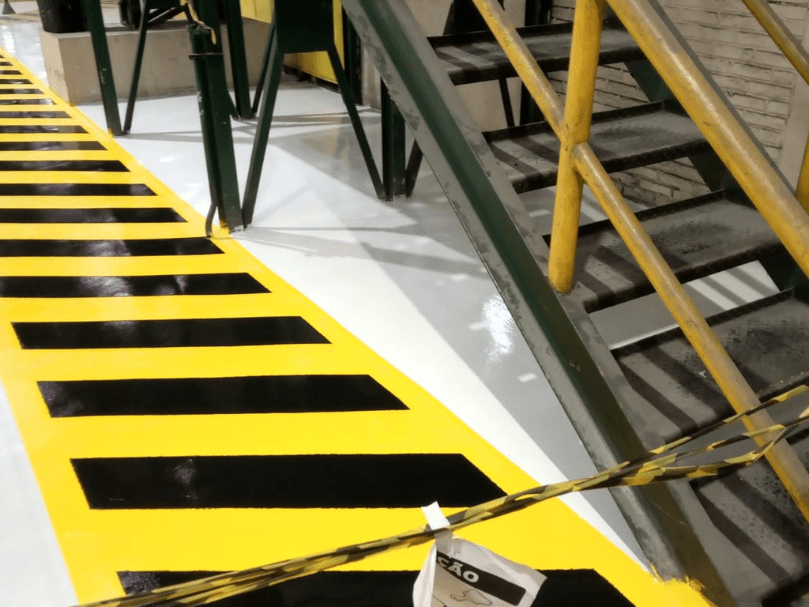 Faixa de demarcação zebrada