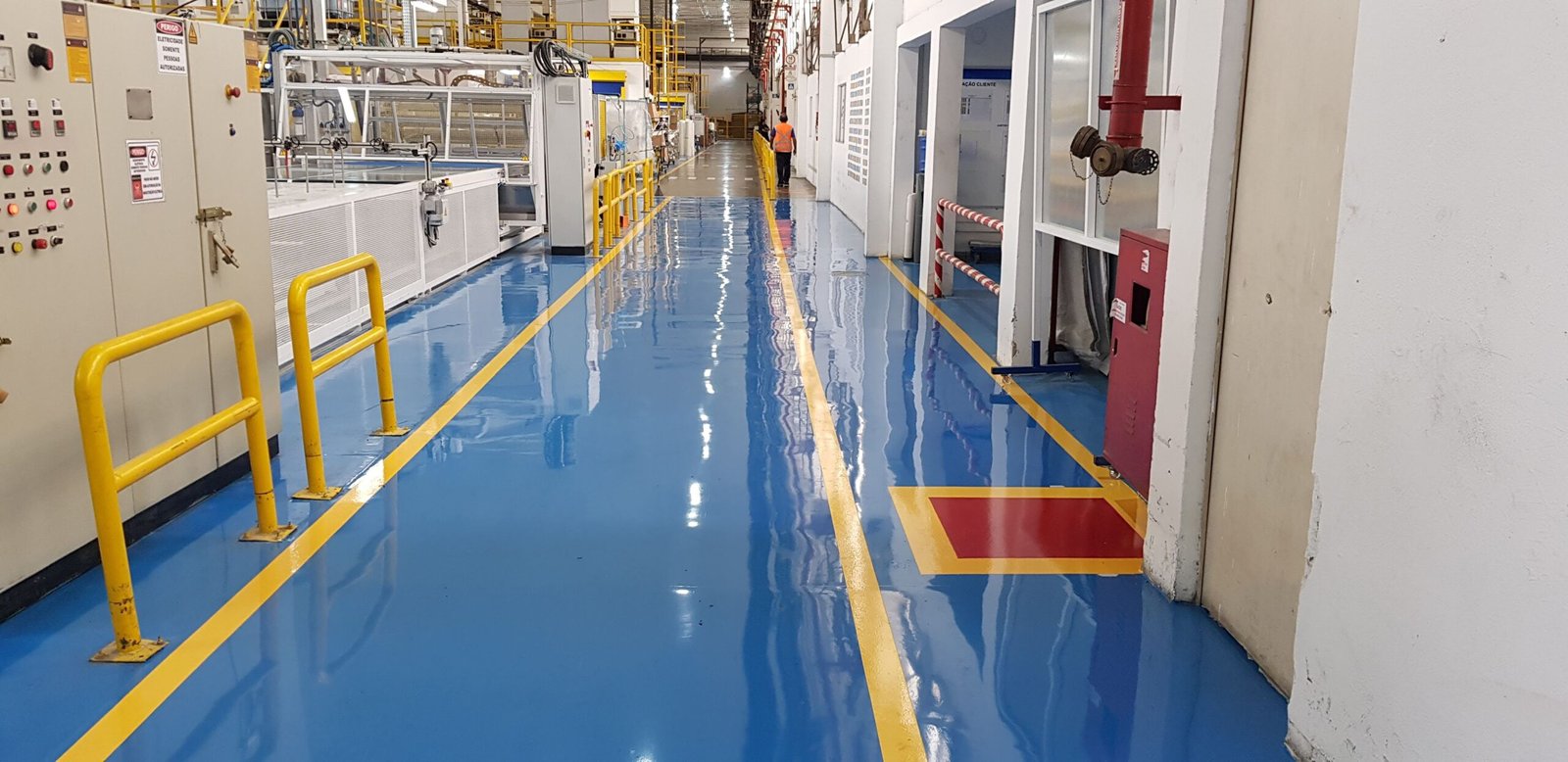 Piso epóxi industrial (2)